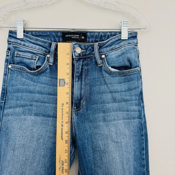 Just Black Denim Distressed Mid Rise Straight Leg Jeans Women’s Size 28 - Picture 3 of 9